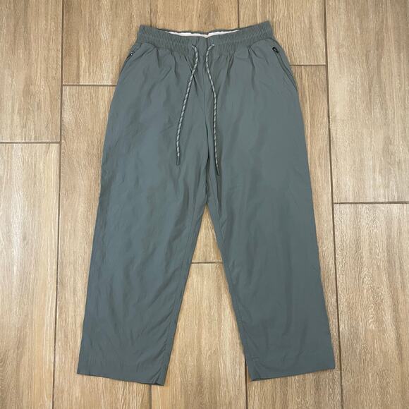 Athleta Trekkie Straight Crop Pants Size 8 Gray Nylon Stretch Hiking Travel - Picture 1 of 10